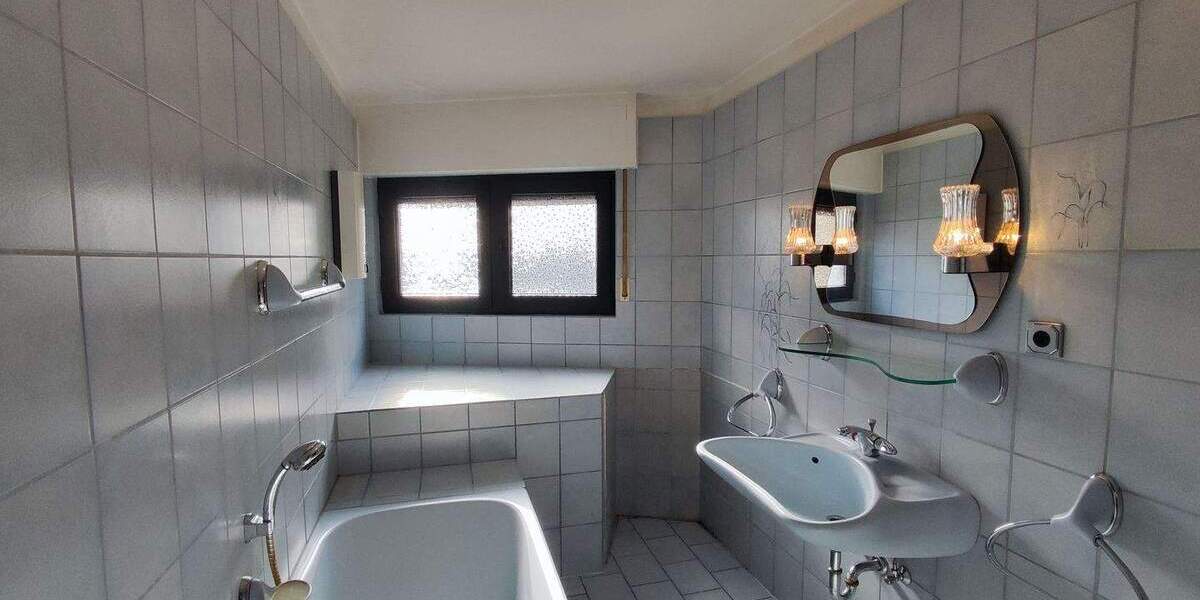 Bezugsfreies Einfamilien- und vermietetes Appartementhaus in schöner Düsseldorfer Wohnlage 1 zimmer