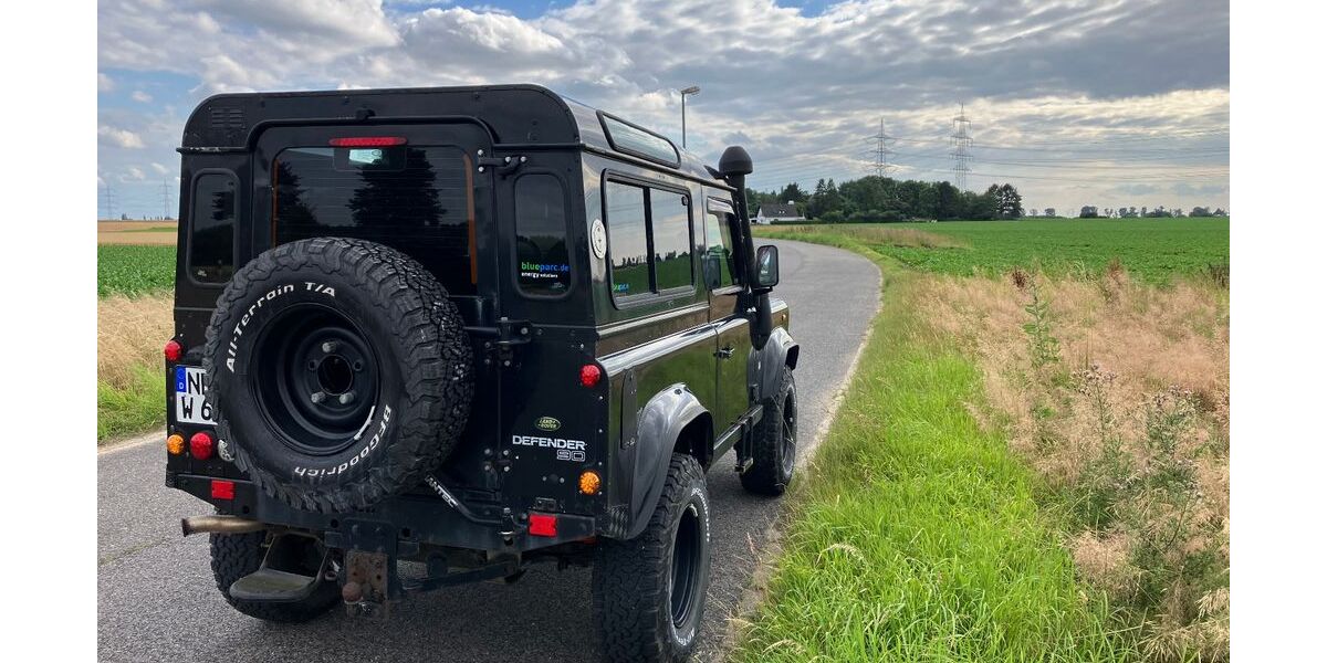 Land Rover Defender 335.000 km 22.649 &euro; Grevenbroich 41516