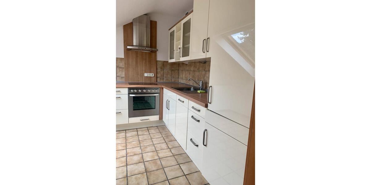 Dachgeschosswohnung im Stadionviertel mit Tiefgaragenstellplatz 2 zimmer