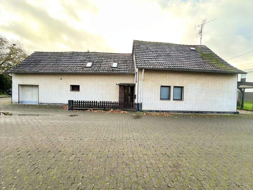 Sanierungsbedürftiges Haus mit großem Garten und Garage in idyllischer Feldrandlage 4 zimmer