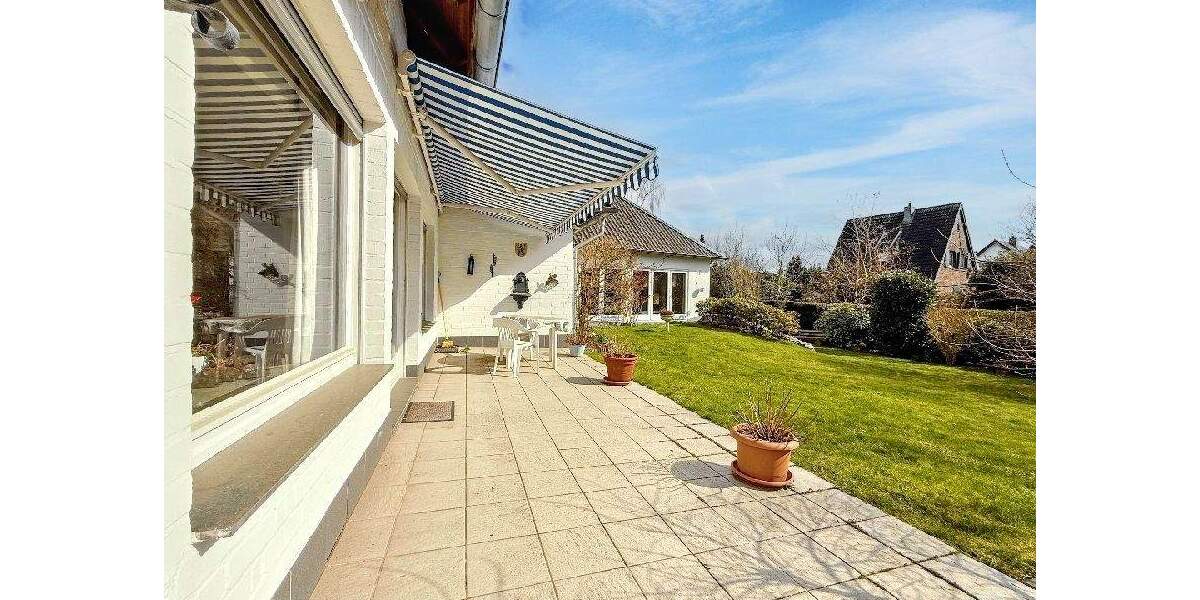 TOLLES ANWESEN MIT SCHWIMMBAD IN KREFELD-KLIEDBRUCH! 9 zimmer