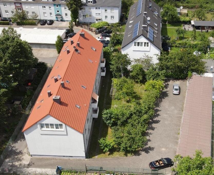 Mehrfamilienhaus 8 Wohnungen 5 Garagen