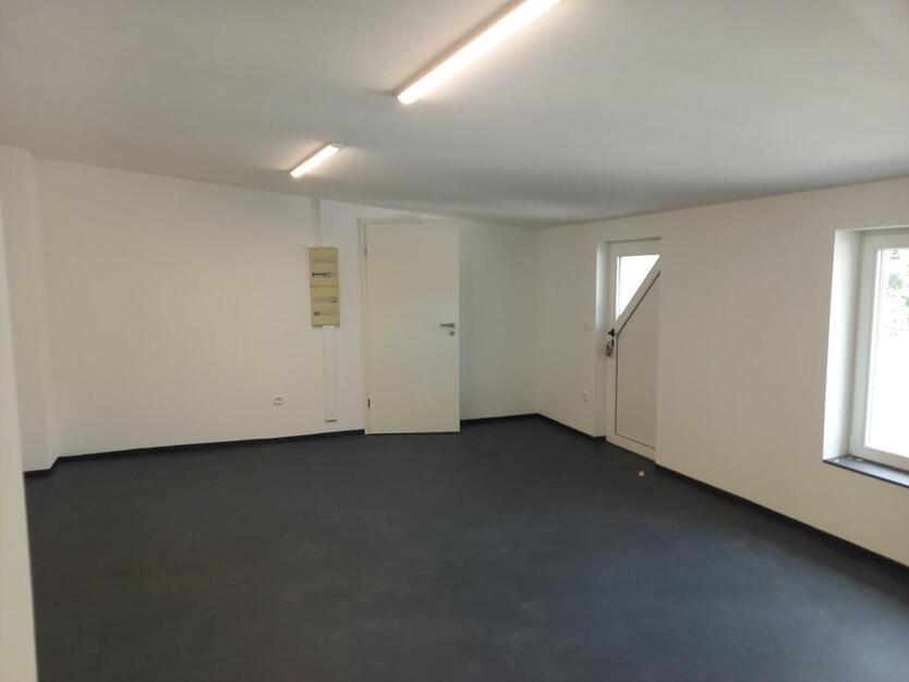 Büro mit Lager und Garage in Essen Holsterhausen