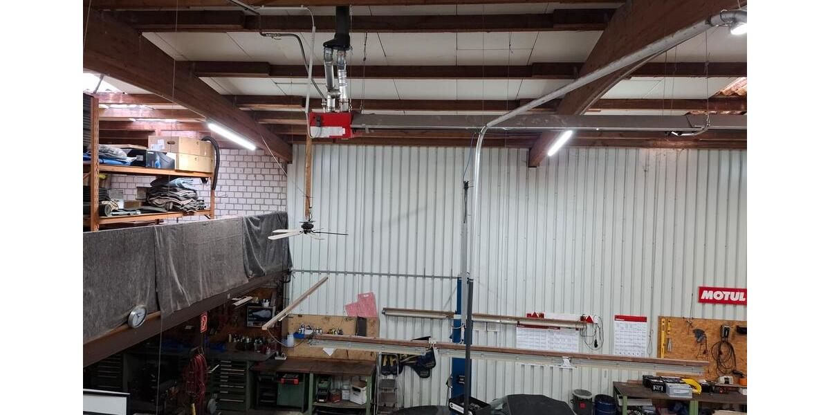 Gewerbehalle in Korschenbroich mit Aussenbereich und Büro zimmer