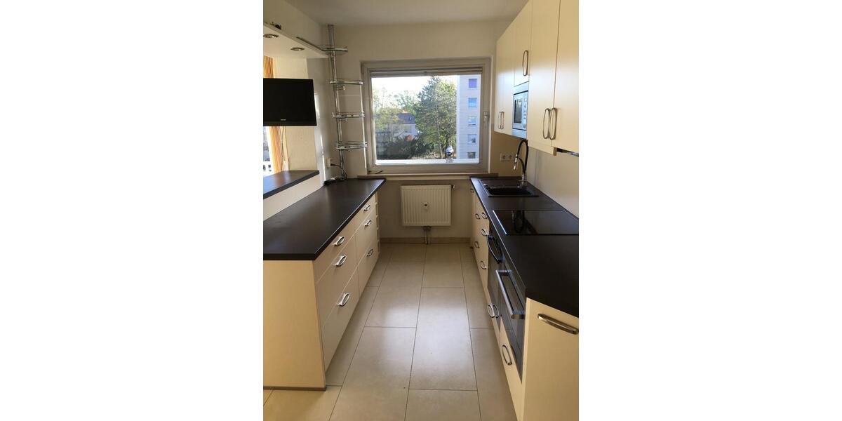 Helle 4 ZKB mit EBK, 2 Balkonen, Tageslichtbad, Tiefgaragenstellp 4 zimmer