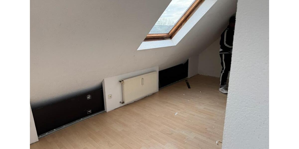 Duisburg Neudorf DG 3,5 Zimmer Terasse zu Vermieten 3 zimmer