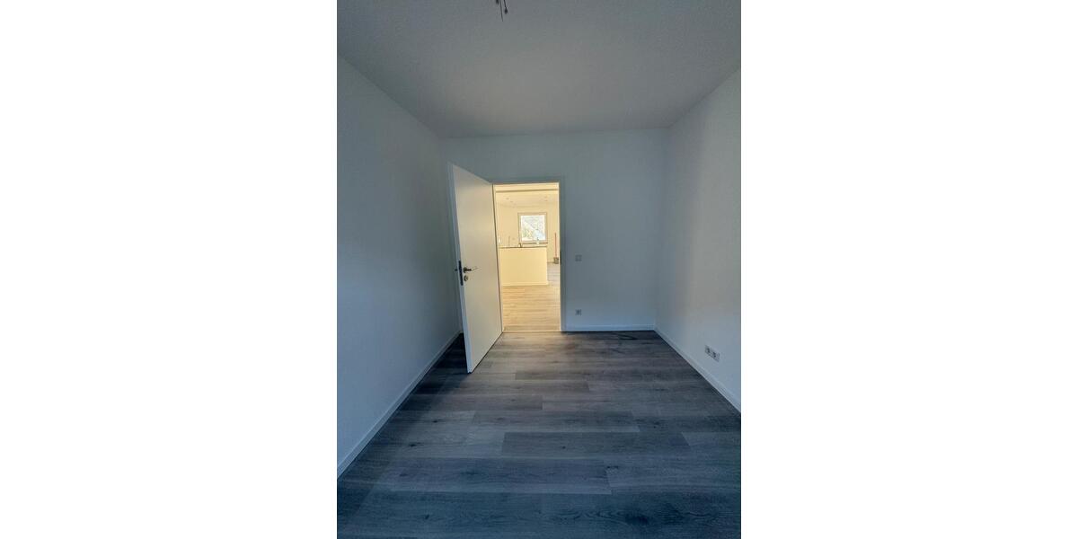 Verkauf: Kernsanierte Wohnung | 1. OG | Neubauniveau 4 zimmer