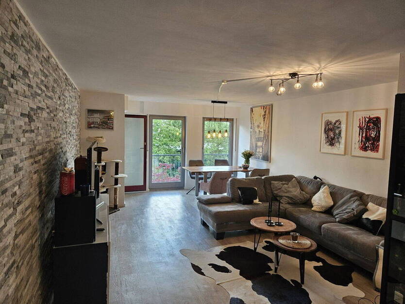 Helle 3-Zimmer-Wohnung im 1. OG mit Balkon, Keller & Tiefgarage in zentraler Lage
