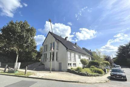 Stilvolles Generationenhaus: DHH, 7 Zimmer, 3 Bäder, großer Garten, Stellplatz