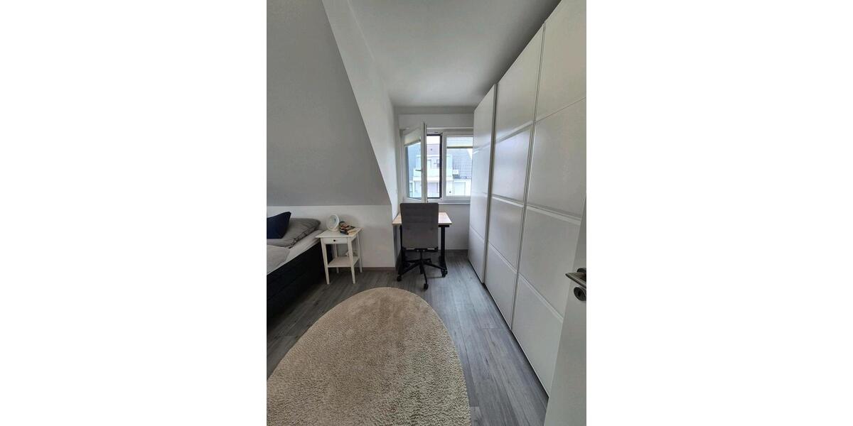 Dachgeschoßwohnung Leichlingen (Rheinland) - 3 Zimmer, 95 m&sup2;, 1.249&euro; | Angebot:26692780
