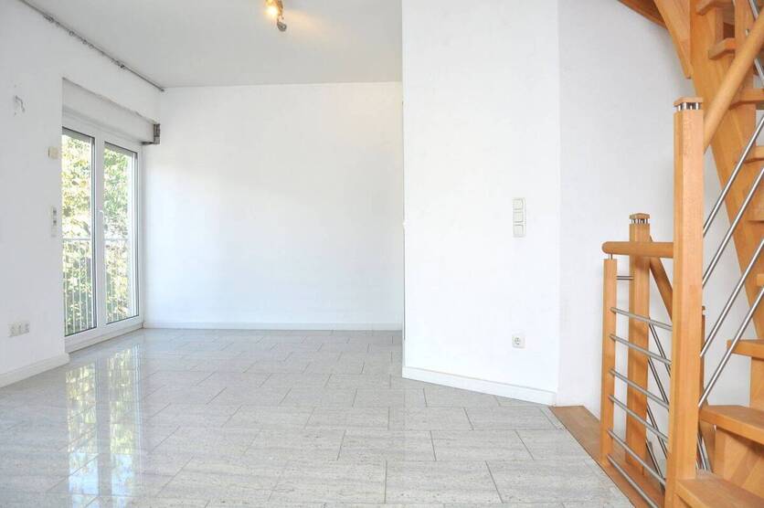 Stilvolles Generationenhaus: DHH, 7 Zimmer, 3 Bäder, großer Garten, Stellplatz