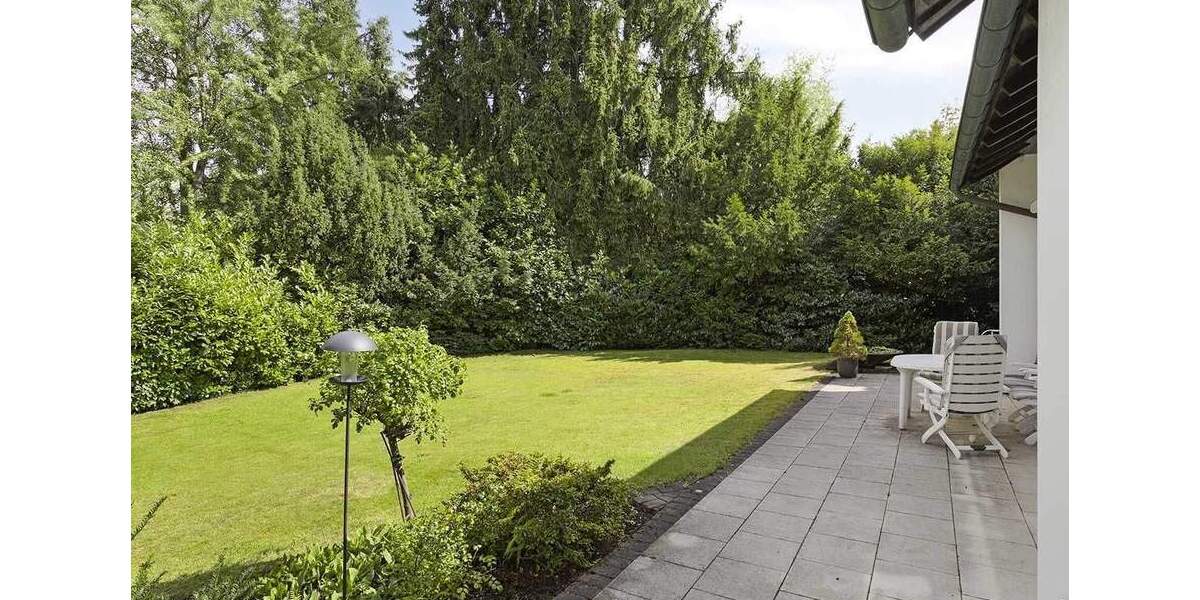 Freistehendes Einfamilienhaus mit Garage auf großem Grundstück in Ratingen-Ost 5 zimmer