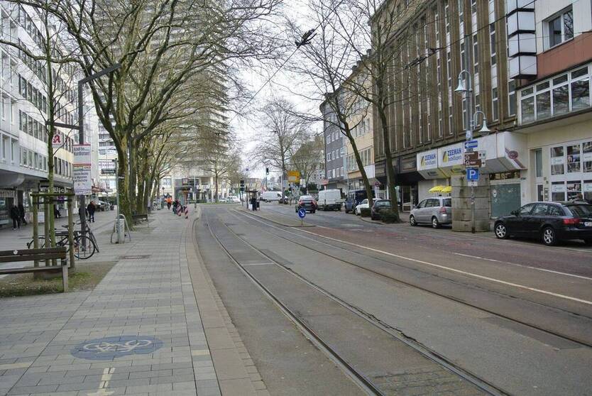 Wohn und Geschäftshaus mit fünf Wohnungen und drei Gewerbeeinheiten im Mülheim-Mitte