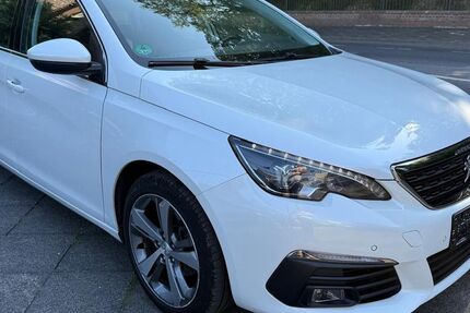 Peugeot 308 115.000 km 10.100 &euro; Mönchengladbach - Odenkirchen 41199