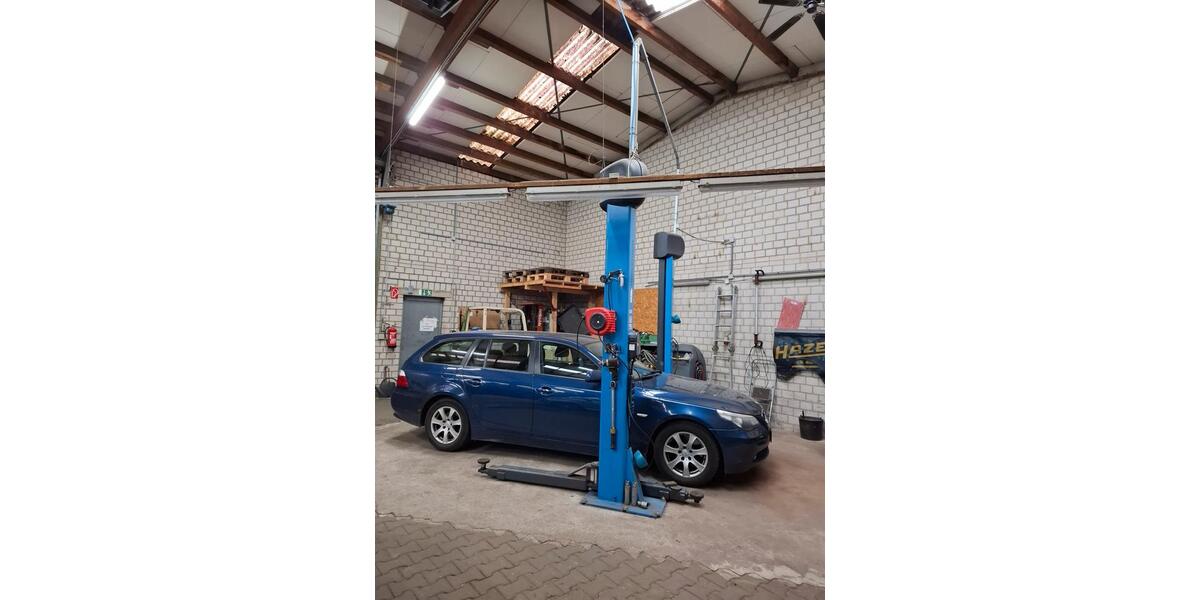 Gewerbehalle in Korschenbroich mit Aussenbereich und Büro zimmer