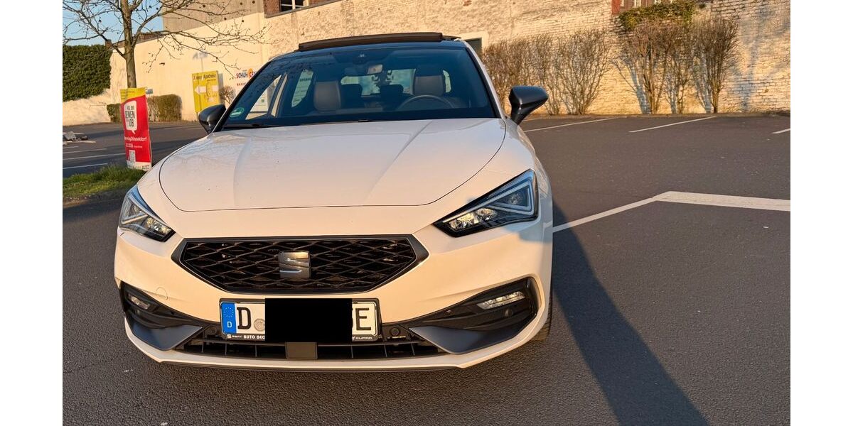 Seat Leon 127.356 km 17.400 &euro; Düsseldorf 40225