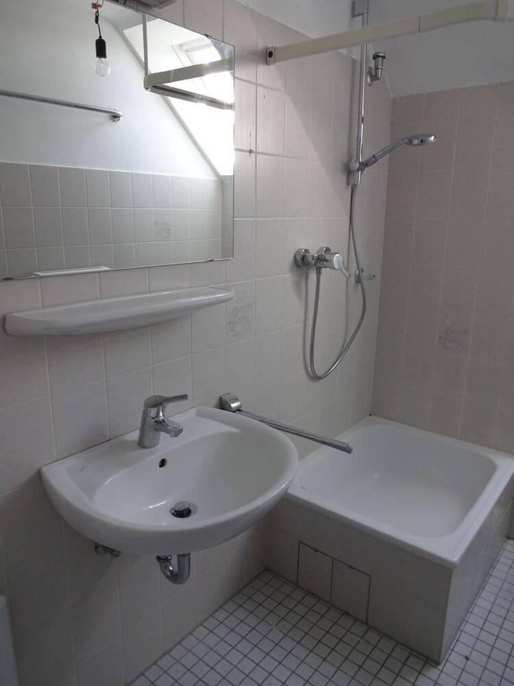 Tolle Dachgeschoßwohnung ab dem 01.11.2025 wartet auf Sie