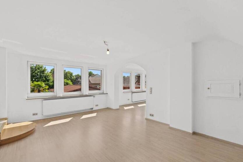 Haus-Feeling pur: 5-Zimmer-Wohnung mit Dachterrasse, eigenem Eingang & Garage