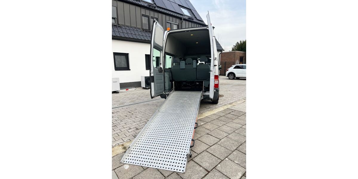 Ford Transit 95.684 km 12.499 &euro; Düsseldorf 40599