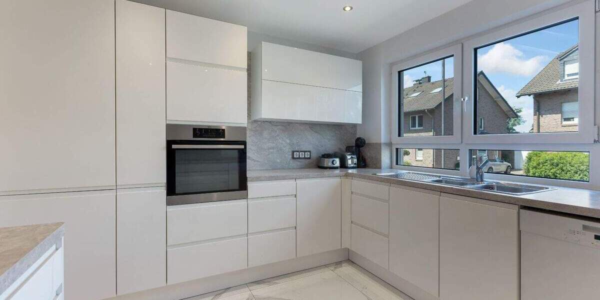 Einfamilienhaus Düsseldorf Lörick - 9 Zimmer, 178 m&sup2;, 1.200.000&euro; | Angebot:23950738