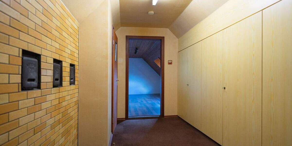 Krefeld Dyk-Lage: Großzügiges Einfamilienhaus mit Doppelgarage in gefragter, ruhiger Lage! 7 zimmer