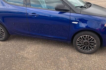 Lancia Ypsilon 98.314 km 4.300 € Köln 50767