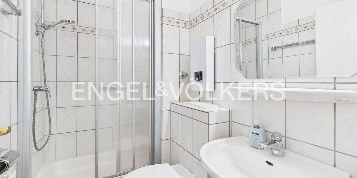 Etagenwohnung Krefeld Cracau - 3 Zimmer, 135 m&sup2;, 215.000&euro; | Angebot:26129409