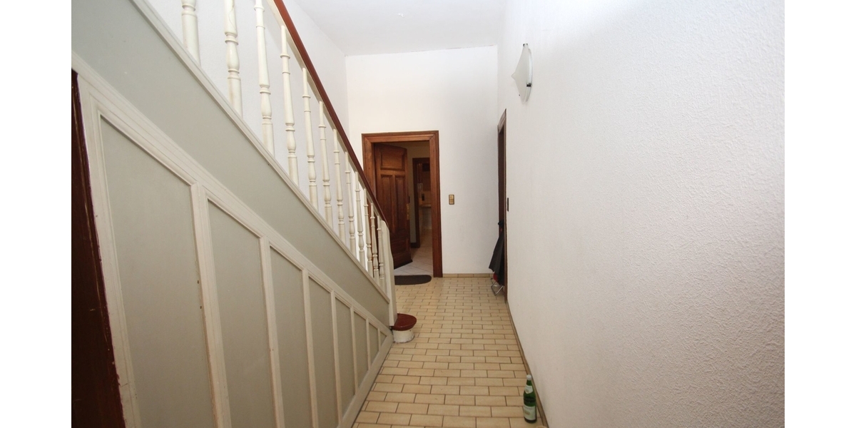 Mehrfamilienhaus mit drei Wohneinheiten und Entwicklungspotenzial - Mehrfamilienhaus, Wohnhaus Solingen Wald | Angebot:24715259