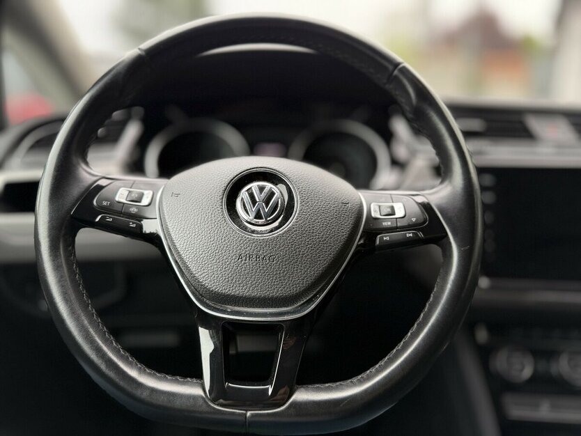 VW Touran 7-Sitze/Discover Pro/ACC/AHK/Automatik 110.000 km 24.490 € Mönchengladbach 41066