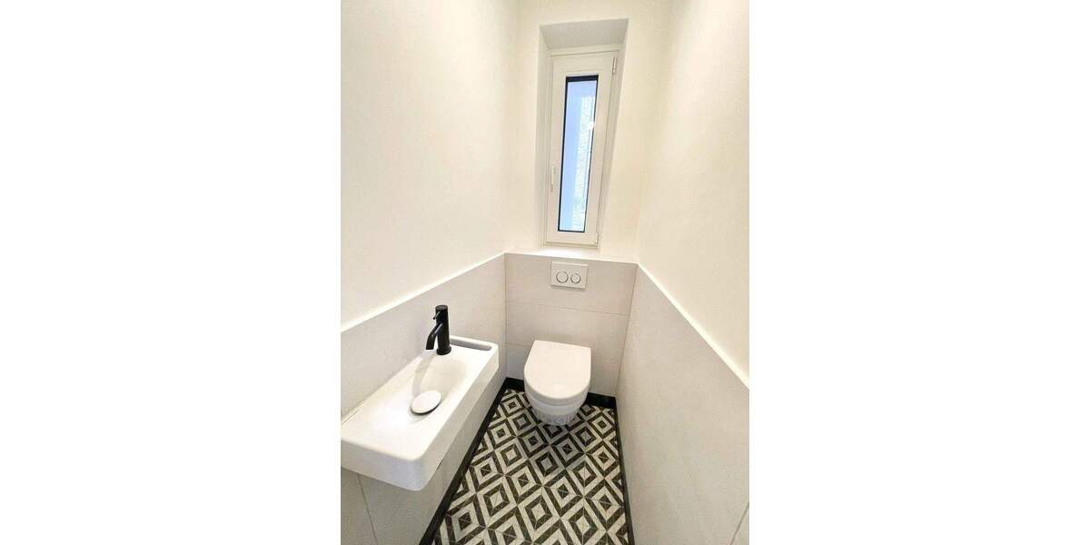 Erstbezug Altbauperle Pempelfort! Stilvoll kernsanierte Beletage mit Loggia u. Aufzug 3 zimmer