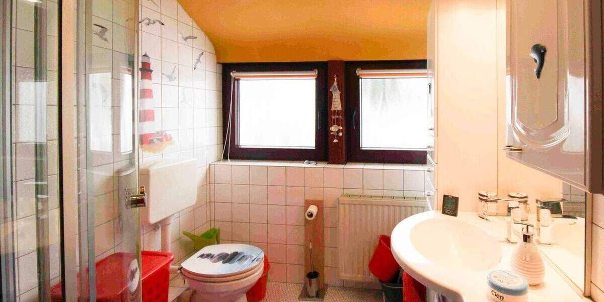 Viel Platz, viele Möglichkeiten: Zweifamilienhaus mit Garten, Wintergarten & Mieteinnahmen! 6 zimmer