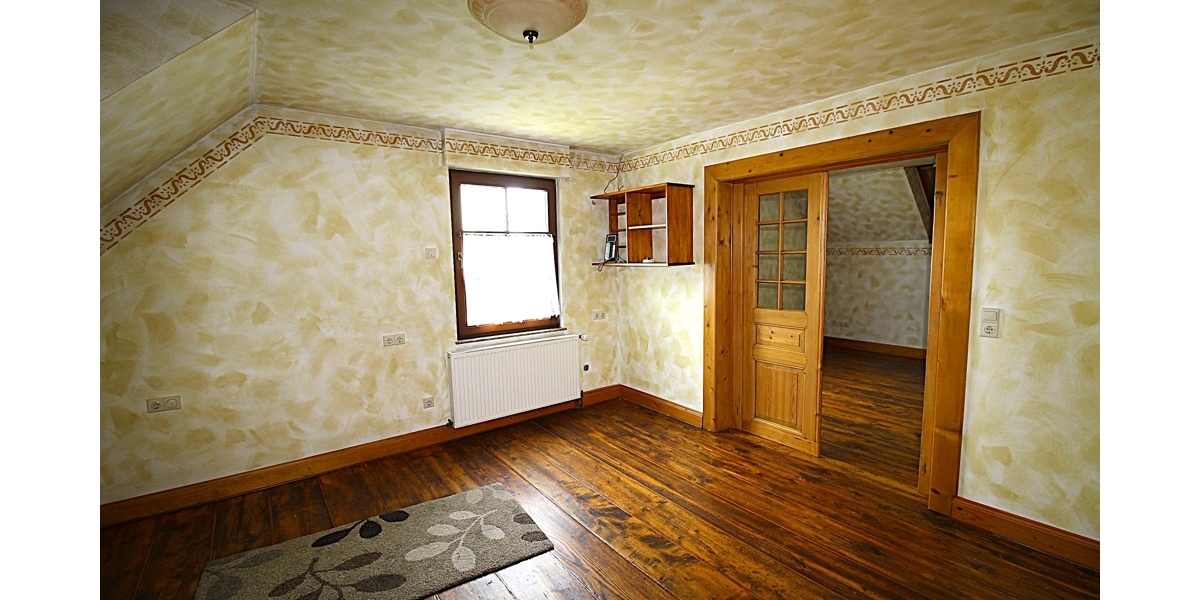 Kernsaniertes Einfamilienhaus mit (Bau)-Grundstück und großem Anbau mit vielen Nutzungsmöglichkeiten 5 zimmer