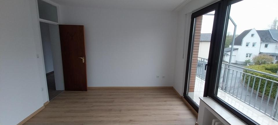 Etagenwohnung Leverkusen Schlebusch - 3 Zimmer, 100 m&sup2;, 950&euro; | Angebot:26287797