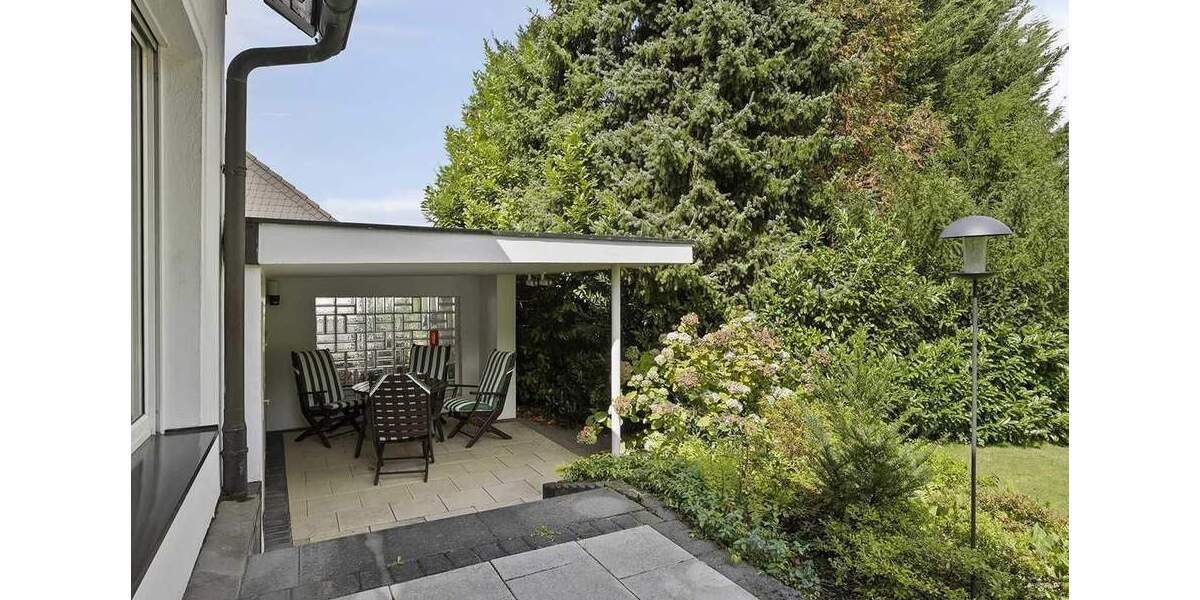 Freistehendes Einfamilienhaus mit Garage auf großem Grundstück in Ratingen-Ost 5 zimmer