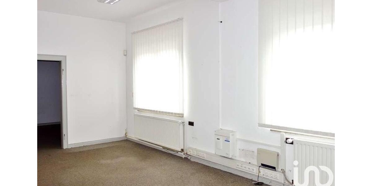 Büroeinheit mit Lager und Empfangsraum für gewerbliche Nutzungen zimmer