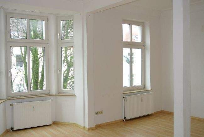 Im massiven beliebten Altbau werden Drei-Wohnungen zur Vermietung angeboten 3 zimmer