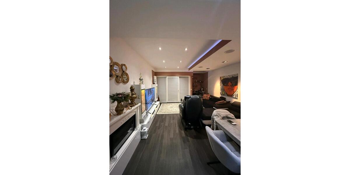 Ich biete eine wunderschöne 4 Zimmer whg.in lierenfeld an 4 zimmer