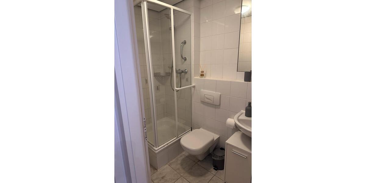 Etagenwohnung Düsseldorf Heerdt - 1 Zimmer, 40 m&sup2;, 1.429&euro; | Angebot:26534217
