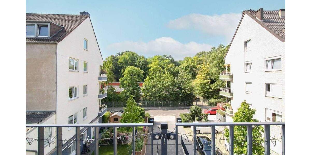 Elegantes Zuhause in Düsseldorf-Bilk mit 5 Tiefgaragenstellplätzen, und grünem Blick in den Park 4 zimmer