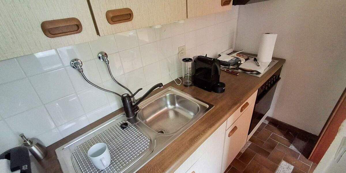 Großzügiges Zweifamilienhaus mit viel Platz und separatem Bürobereich in Top Lage von D-Unterrath 6 zimmer