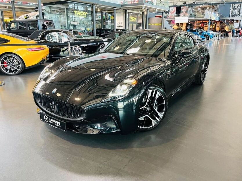 Maserati Granturismo 11.627 km 134.980 € Köln 50829