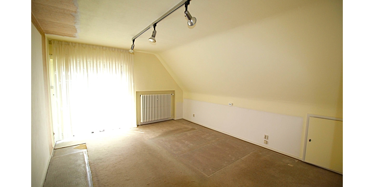 Raumwunder mit diversen Nutzungsmöglichleiten: Massives EFH mit Garten, Garage und viel Potenzial 7 zimmer