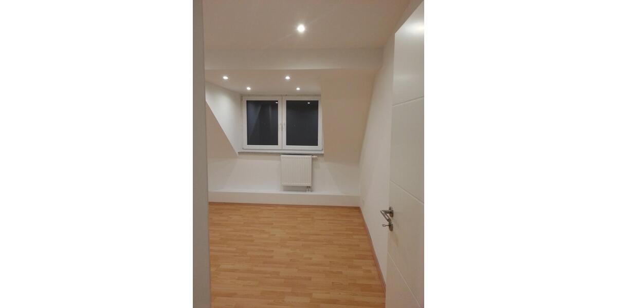 2 Zimmer DG mit BalkonTerrasse ab 01.05.26 zu vermieten! 2 zimmer