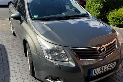 Toyota Avensis 323.200 km 2.800 &euro; Düsseldorf 40627