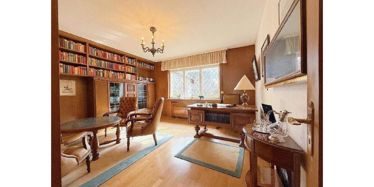 TOLLES ANWESEN MIT SCHWIMMBAD IN KREFELD-KLIEDBRUCH! 9 zimmer