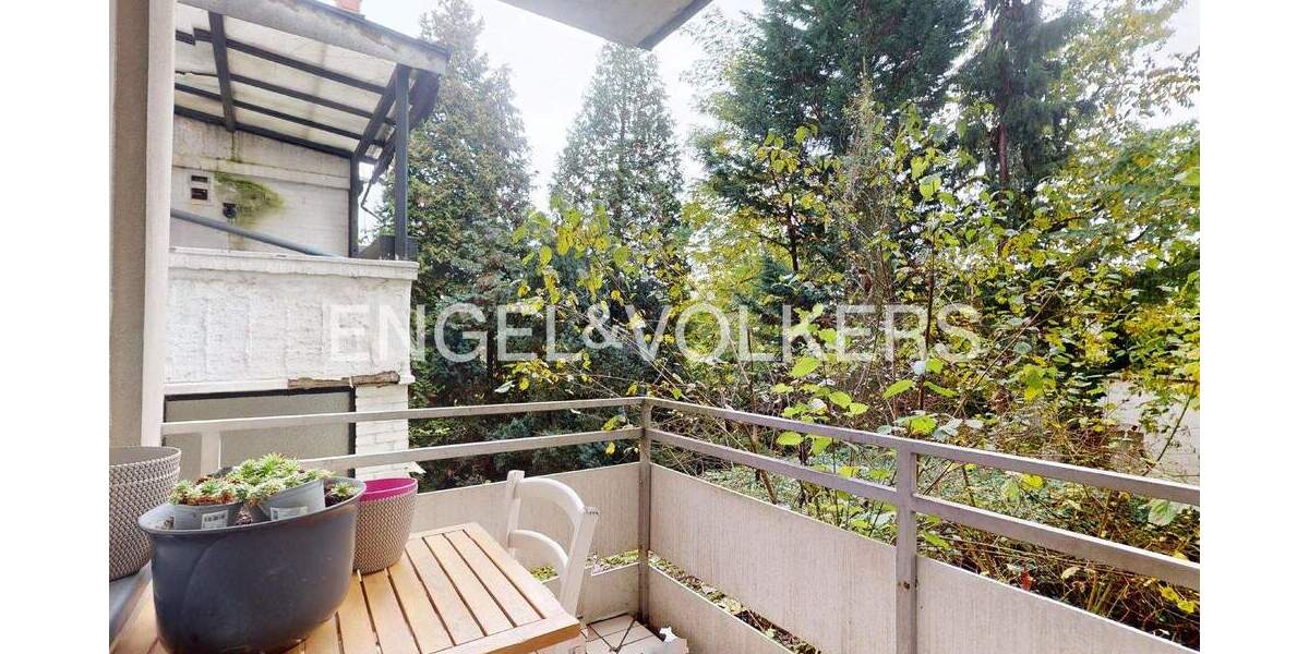 2 WE in einer großen Wohnung, Generationen Wohnen, Wohnen und Arbeiten, 2021 modernisiert, Aufzug im Haus, 2 Stellplätze..... 5 zimmer