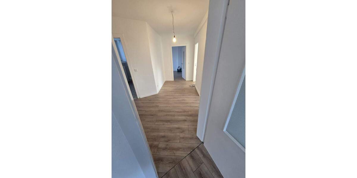 Etagenwohnung Düsseldorf Rath - 3 Zimmer, 92 m&sup2;, 1.250&euro; | Angebot:24656930
