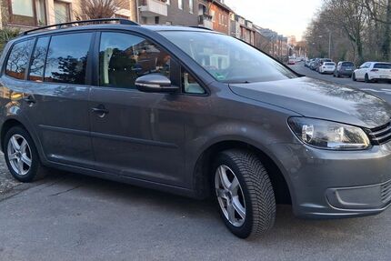 VW Touran 157.178 km 5.499 &euro; Düsseldorf 40599
