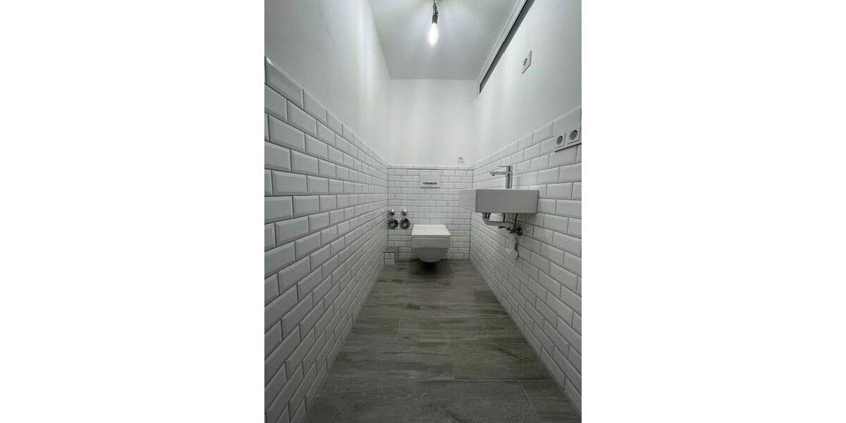 Erstbezug nach Komplettsanierung! Helle 3-Raum Dachgeschosswohnung mit Balkon in zentraler Lage 3 zimmer