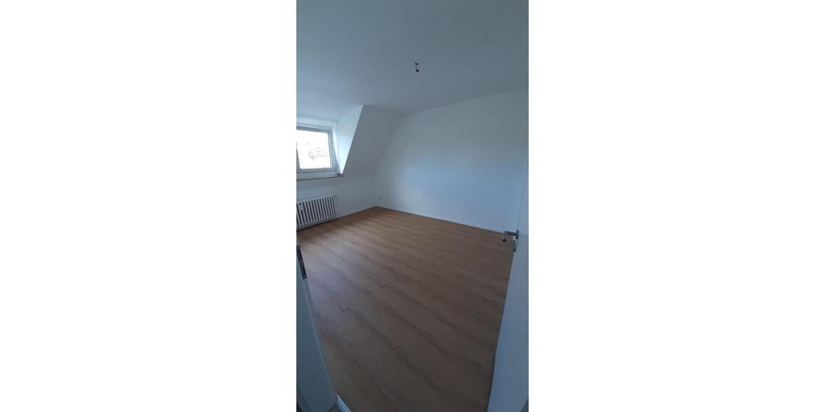 Dachgeschoßwohnung Mönchengladbach West - 3 Zimmer, 63 m&sup2;, 600&euro; | Angebot:25580135